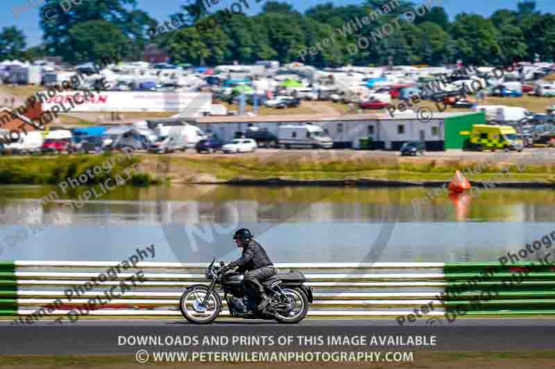 Vintage motorcycle club;eventdigitalimages;mallory park;mallory park trackday photographs;no limits trackdays;peter wileman photography;trackday digital images;trackday photos;vmcc festival 1000 bikes photographs